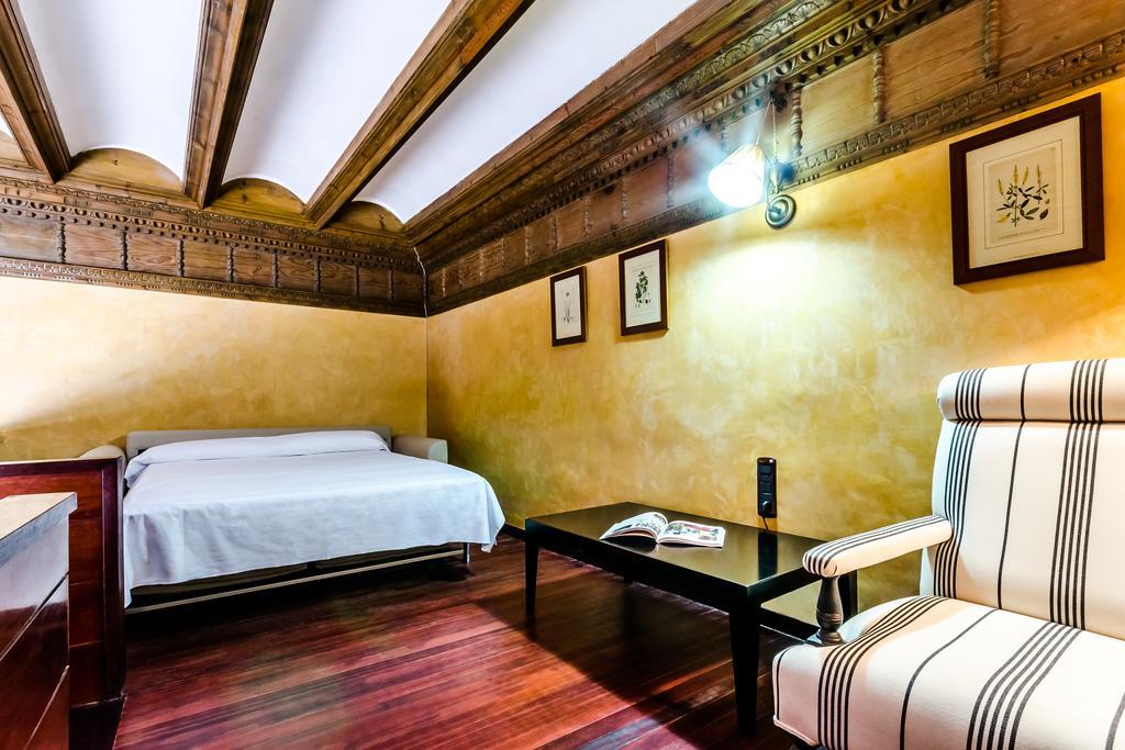 Hospederia Palacio Papa Luna Illueca Buitenkant foto
