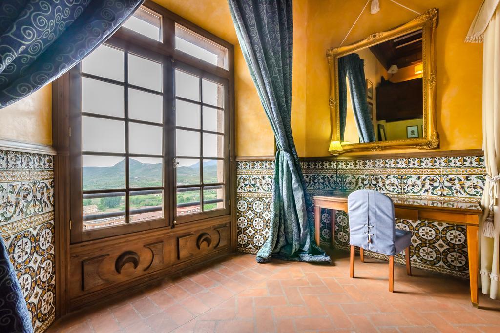 Hospederia Palacio Papa Luna Illueca Buitenkant foto