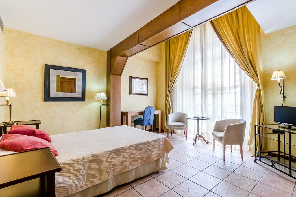 Hospederia Palacio Papa Luna Illueca Buitenkant foto